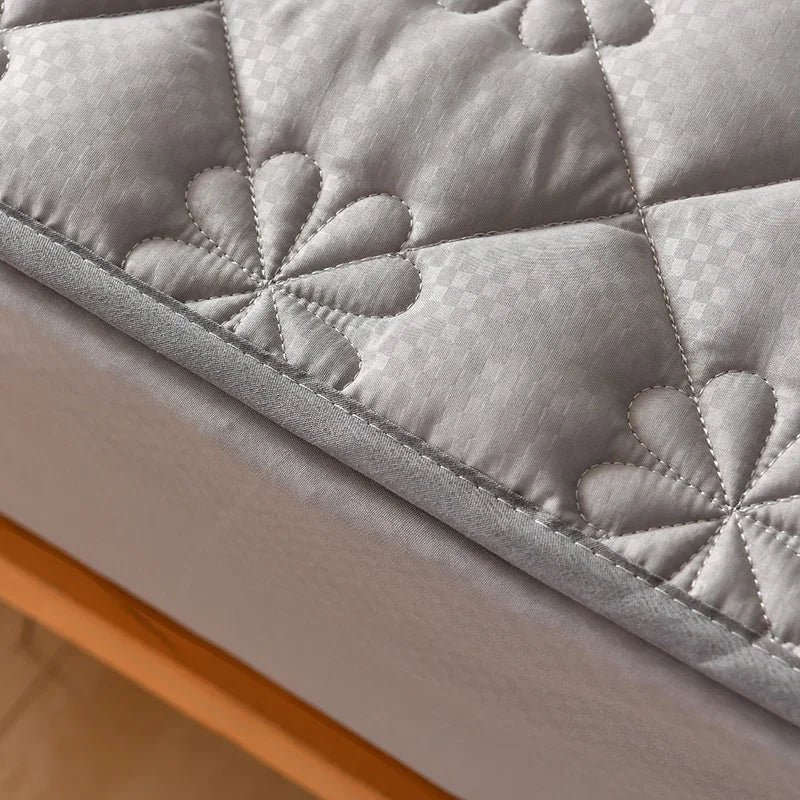 Thickened Quilted  Mattress Breathable Soft Bed Cover