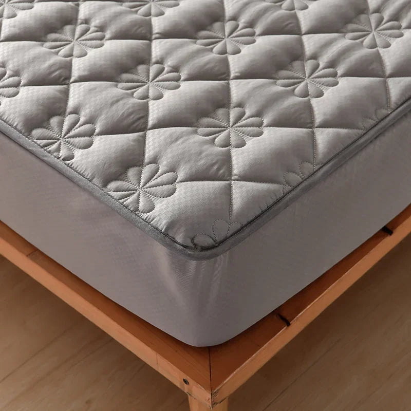 Thickened Quilted  Mattress Breathable Soft Bed Cover
