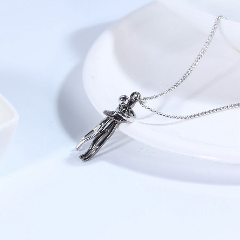 Couple Hugging Pendant Necklace Venus Trendy Fashion Online